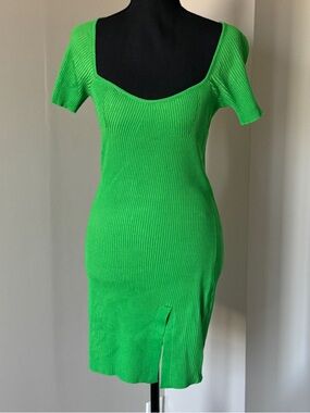 Knit Scoop Neck Short Sleeve Bodycon Dress in Bright Green